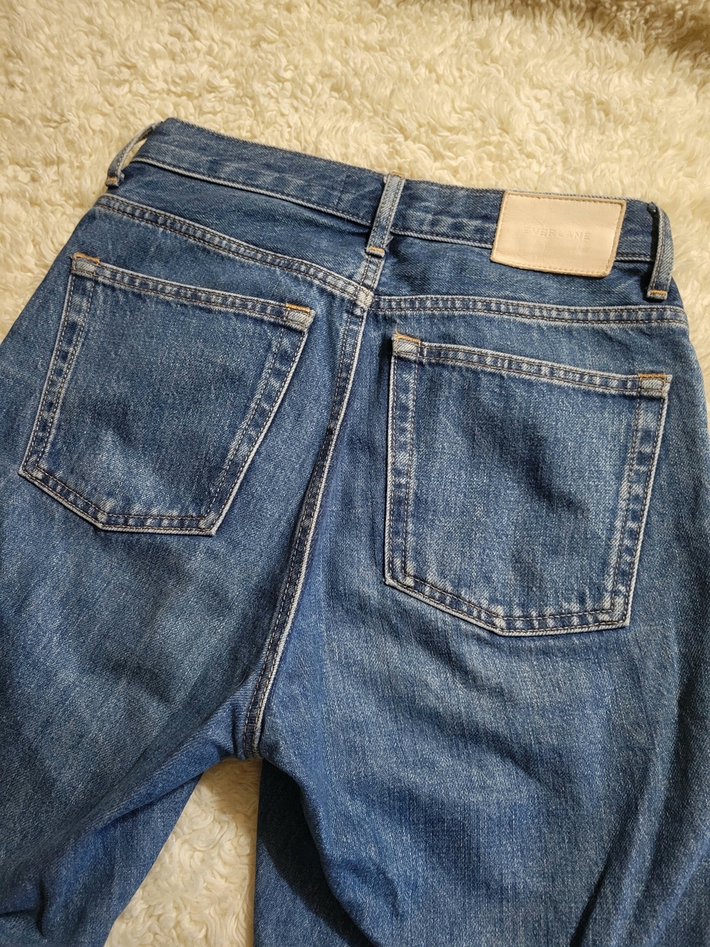 Everlane The Cheeky Jeans in Medium Blue Wash | 23 Crop | Inseam 25" Like New - Picture 4 of 15